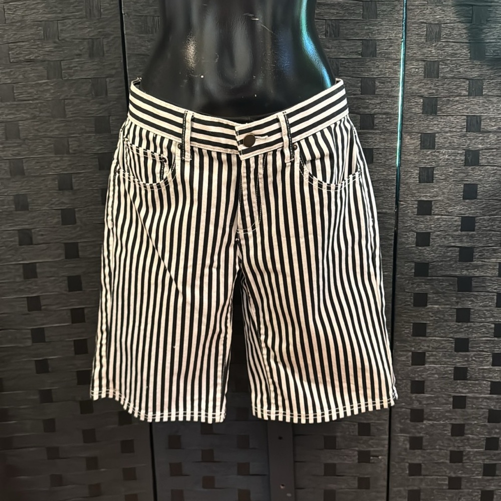 Garnet Hill Burmuda Shorts Sz 4 Black & White